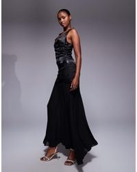 TFNC London - – maxikleid aus em satin mit paillettenstickerei und chiffonrock - Lyst