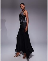 TFNC London - – maxikleid aus em satin mit paillettenstickerei und chiffonrock - Lyst