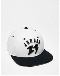 Nike - Gorra blanca y negra con logo - Lyst
