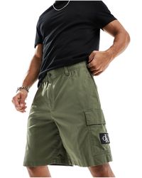 Calvin Klein - Pantalones cortos cargo verde oliva - Lyst