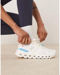On Shoes - Zapatillas De Deporte Blancas Y Azules Para Correr Cloudrunner 2 De On - Lyst