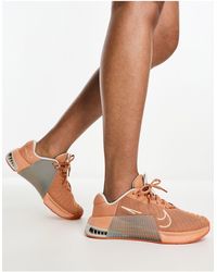 Nike - – metcon 9 – pfirsichfarbene damen-sneaker - Lyst