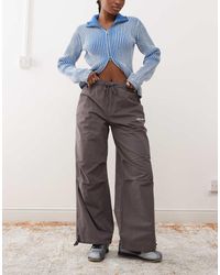 Santa Cruz - Pantalones Marrones De Estilo Paracaidista Con Cordón Ajustable De - Lyst
