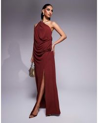 ASOS - Gedrapeerde Maxi-Jurk Van Gladde Stof Met Blote Schouder - Lyst