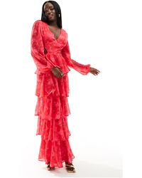 Pretty Lavish - Vestito lungo e rosso a fiori a balze con cut-out - Lyst
