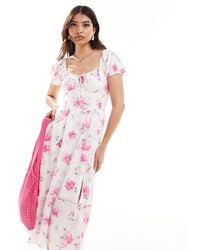 Hollister - Vestido midi blanco con estampado floral rosa y detalle - Lyst