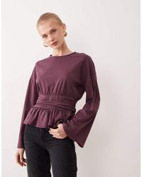 ASOS - Getailleerde Top Met Peplum Zoom En Lange Mouwen - Lyst