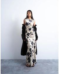 TOPSHOP - Robe mi-longue dos nu en satin à fleurs - noir et - Lyst