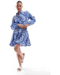 ONLY - Vestido Corto Azul Con Estampado De Mosaico, Cintura Baja Y Lazada En La Cintura De - Lyst