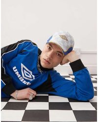 Umbro - Gorra Blanca Y Dorada Con Logo Y Diseño De Paneles De - Lyst