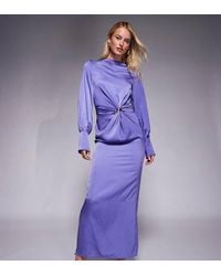 ASOS - Vestido Largo De Corte Al Bies De Satén Con Detalle Retorcido En La Parte Delantera Y Adorno Dorado De Metal De Asos Design Tall - Lyst