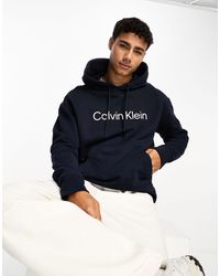 Calvin Klein - Sudadera azul marino con capucha y logo hero - Lyst