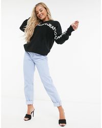 Calvin Klein – er Strickpullover mit Rundhalsausschnitt und Logo vorne - Schwarz