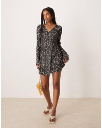 ASOS - Robe portefeuille courte plissée à manches longues ange et imprimé petites fleurs - Lyst