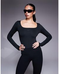 Nike - Form Long Sleeve Bodysuit - Lyst