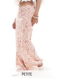 Miss Selfridge - Jupe longue coupée en biais à imprimé fleuri et bordures picot - rose - Lyst