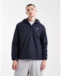 Fred Perry - Chaqueta Deportiva Con Capucha, Cremallera Corta Y Logo De Tejido Antidesgarros De - Lyst