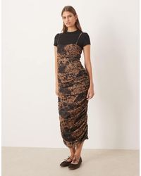 ASOS - Vestito Midi Ibrido Stile T-Shirt A Doppio Strato Con Stampa Animalier - Lyst