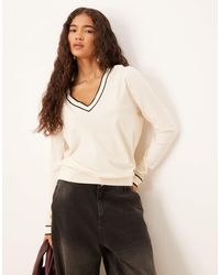 Mango - Pull en maille avec col en v et finitions contrastantes - beige - Lyst