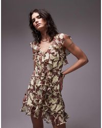 TOPSHOP - Robe courte à imprimé fleuri avec volants et plis nervurés - babeurre - Lyst