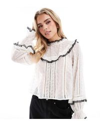 Miss Selfridge - Heritage Blouse Van Chiffon Met Borduursels En Zwarte Randjes - Lyst