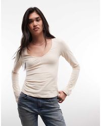 Monki - Top De Manga Larga Con Cuello De Pico-Neutro - Lyst