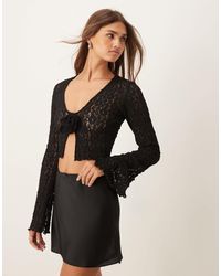 New Look - Crop top à manches longues en dentelle avec grosse fleur - Lyst