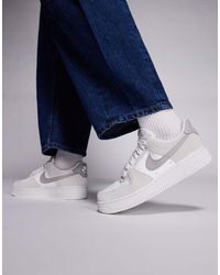 Nike - Zapatillas De Deporte Gris Oscuro Y Beis Air Force 1 De -Blanco - Lyst