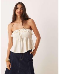 ASOS - Top Blanco Fruncido De Estilo Babydoll Con Escote Palabra De Honor Y Lazada Delantera De Tejido Texturizado De - Lyst