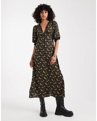 Miss Selfridge - Robe longue boutonnée à petites fleurs avec bords en dentelle - noir - Lyst