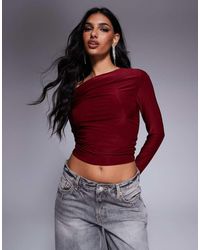 ASOS - Top Ceñido Y Fruncido De Manga Larga Con Escote Bardot De -Rojo - Lyst