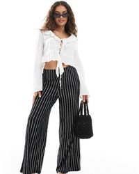 Only Petite - Pantaloni A Fondo Ampio Neri A Righe Testurizzati - Lyst