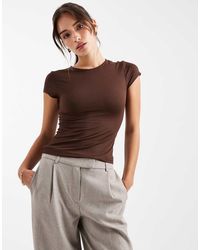 ASOS - Top Marrón Chocolate Ceñido De Manga Corta De Poliamida Everyday De -Negro - Lyst