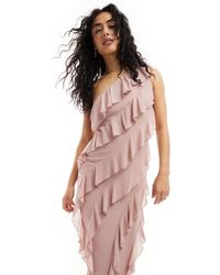 TFNC London - L'invitée - robe longue asymétrique en mousseline à volants - pastel - Lyst