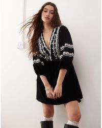 Miss Selfridge - Robe courte en velours brodé - Lyst