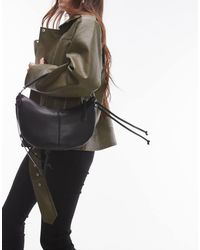 Rinonera negra con cadena Stradivarius de color Negro Lyst