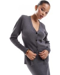 Pretty Lavish - – gerippte strickjacke - Lyst