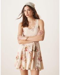 ASOS - – gestuftes minikleid mit kräuselstruktur, u-ausschnitt und vintage-blumenmuster - Lyst