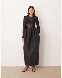 ARRANGE - – langärmliges maxikleid aus satin und spitze - Lyst