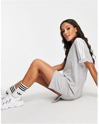 robe adidas blanche