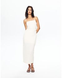 Pull&Bear - Vestito Midi Écru Arricciato Con Spalline Sottili - Lyst