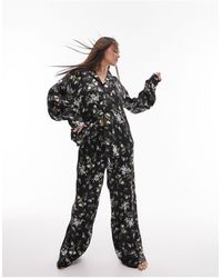 TOPSHOP - Pyjama en satin à imprimé fleurs avec pantalon et chemise à liserés - noir - Lyst
