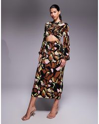 ASOS - Vestido Midi Plisado Con Estampado Floral Oscuro, Abertura Y Lazada En La Parte Delantera De - Lyst