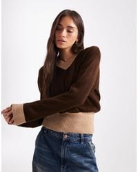 ASOS - Pull en maille à col en v montant et bordures contrastantes - marron/moka - Lyst