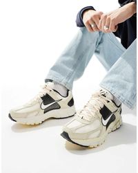 Nike - Zapatillas De Deporte Y Negras Zoom Vomero 5 De -Blanco - Lyst