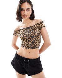 Pull&Bear - – schulterfreies oberteil mit kurzem schnitt und leopardenmuster - Lyst
