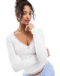ASOS - Top Met V-Hals, Lange Mouwen En Kanten Detail - Lyst