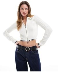 Bershka - Top en maille torsadée à col polo - écru - Lyst