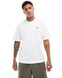 Abercrombie & Fitch - Camiseta blanca con cuello mao y logo - Lyst