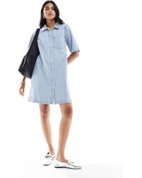 Object - – kurzes hemdkleid aus hellem denim mit nadelstreifen - Lyst